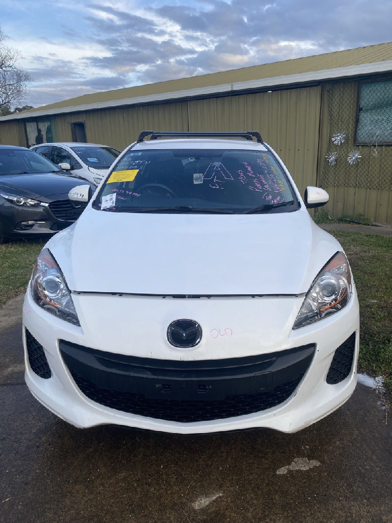 BL 2013 Mazda 3 photo 2