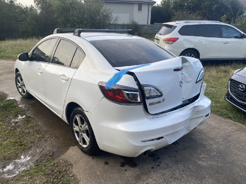 BL 2013 Mazda 3 photo 3