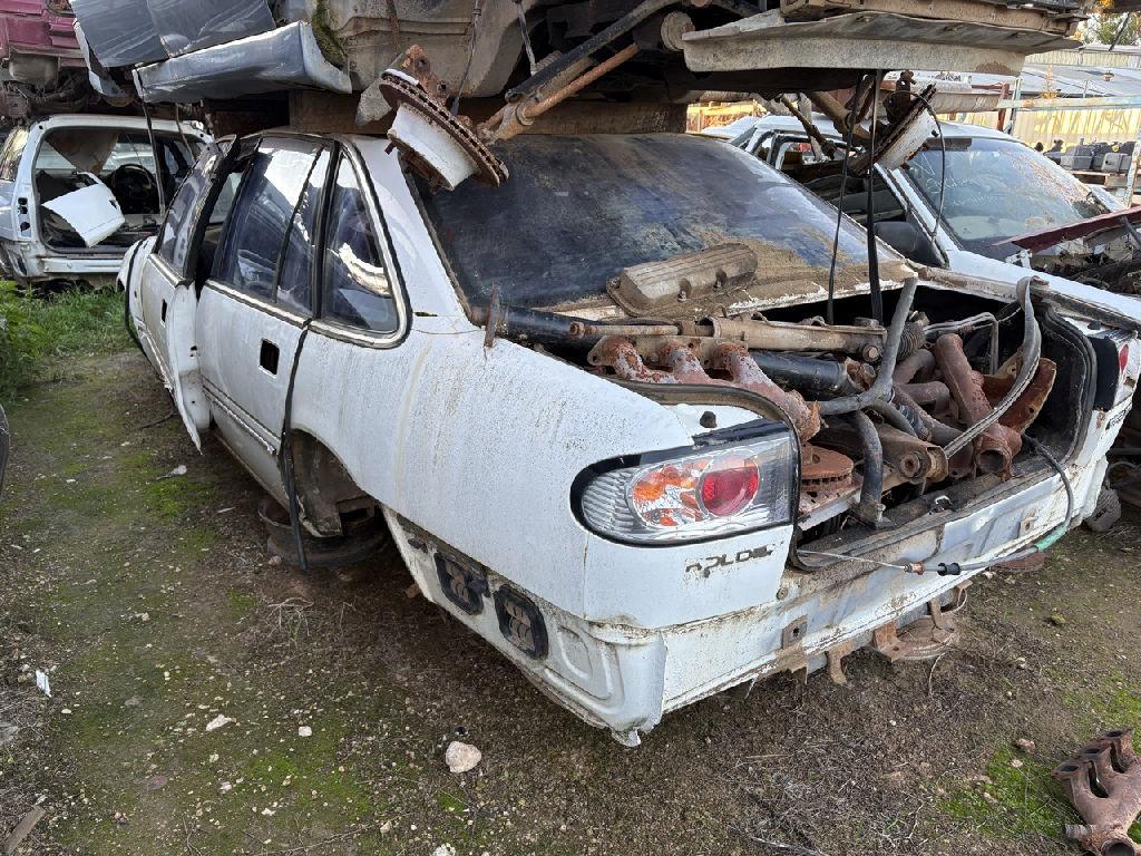 VR 1994 Holden Commodore photo 3