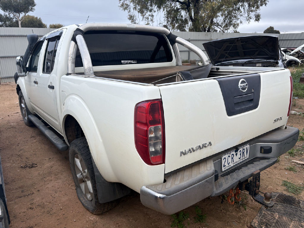 D40 V6 DIESEL SPAIN 2013 Nissan Navara photo 5