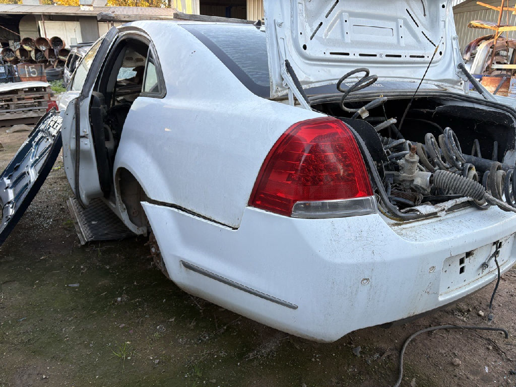 WM 2010 Holden Statesman photo 5