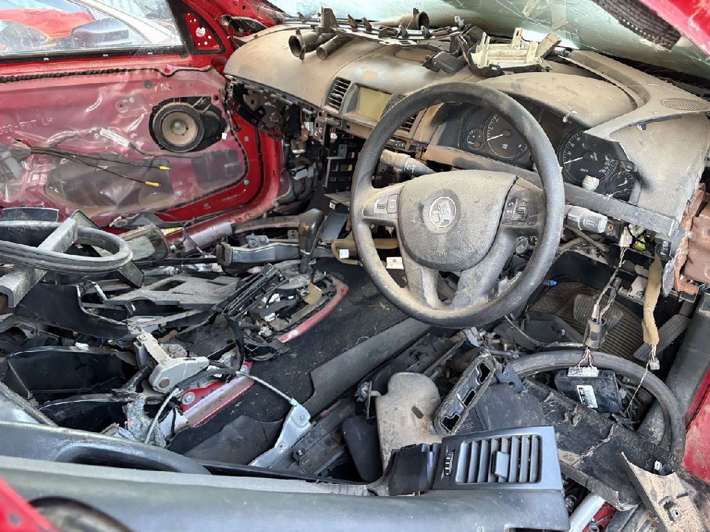 VE 2010 Holden Commodore photo 3