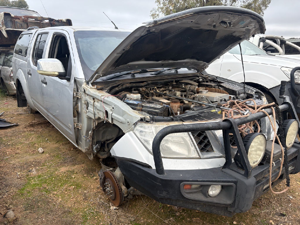 D40 NAVARA V6 DIESEL SPAIN 2012 Nissan Navara photo 2