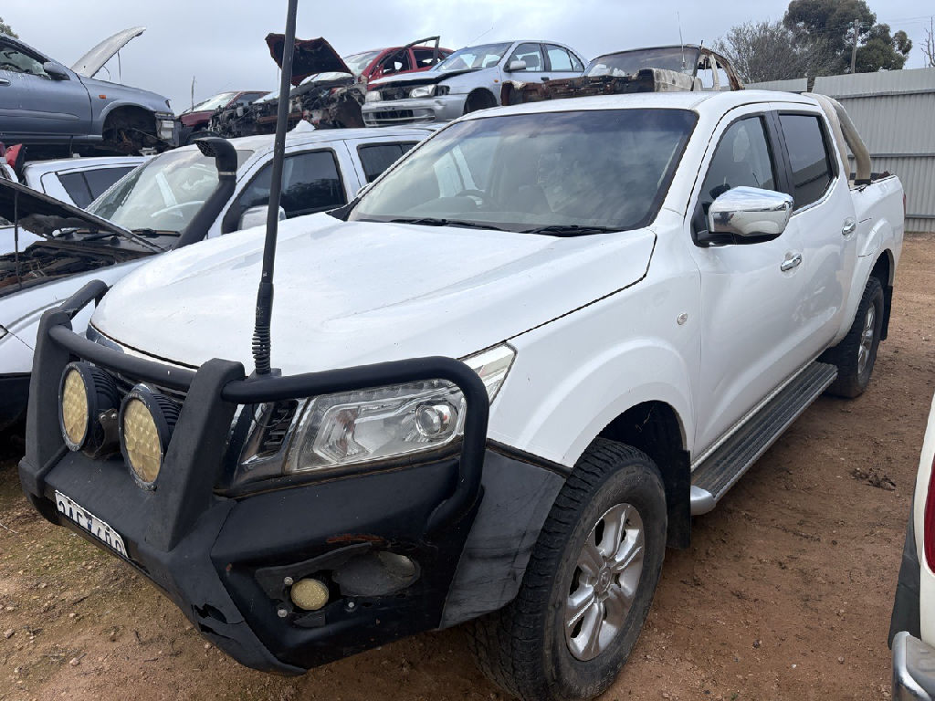 NP300 2015 Nissan Navara photo 2
