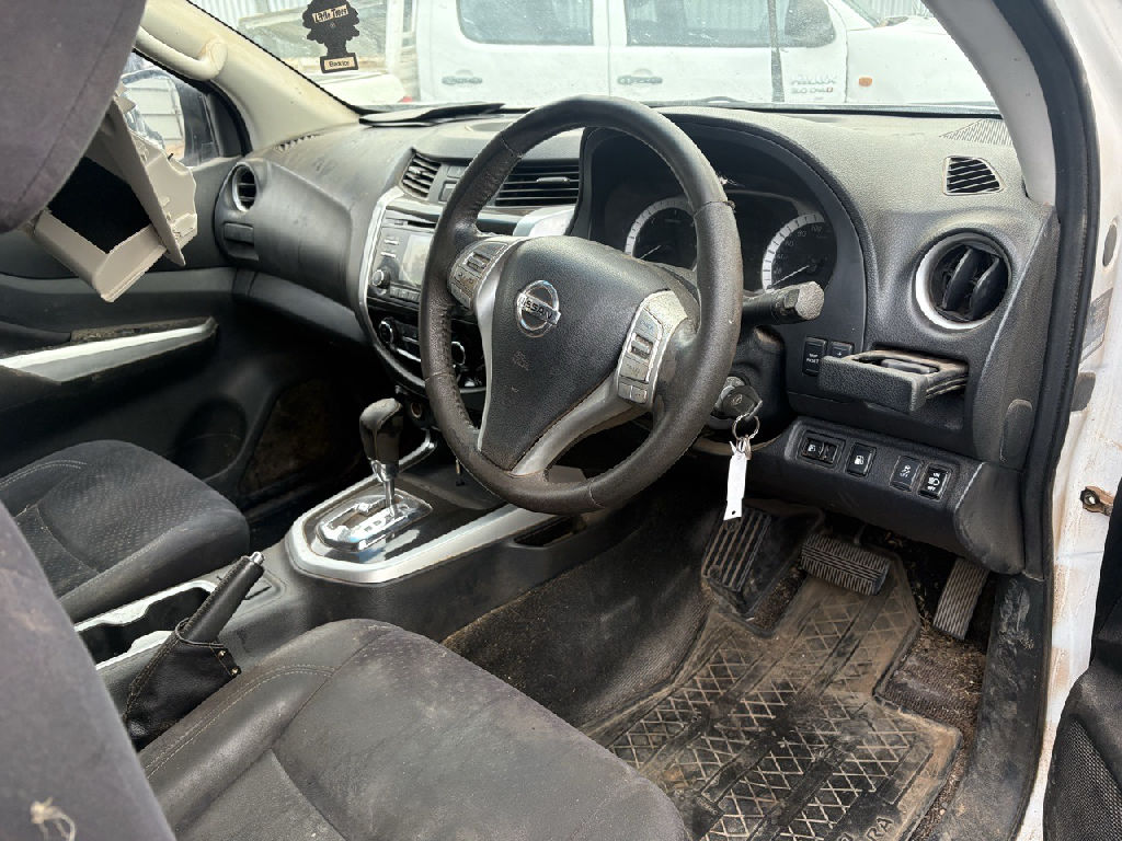 NP300 2015 Nissan Navara photo 4