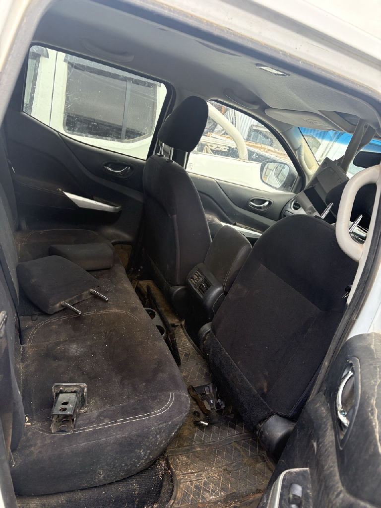 NP300 2015 Nissan Navara photo 5