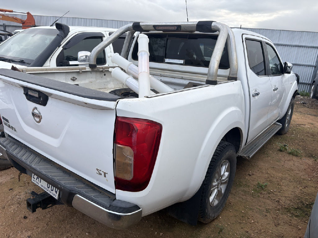 NP300 2015 Nissan Navara photo 6