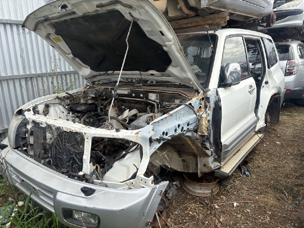NH 2001 Mitsubishi Pajero