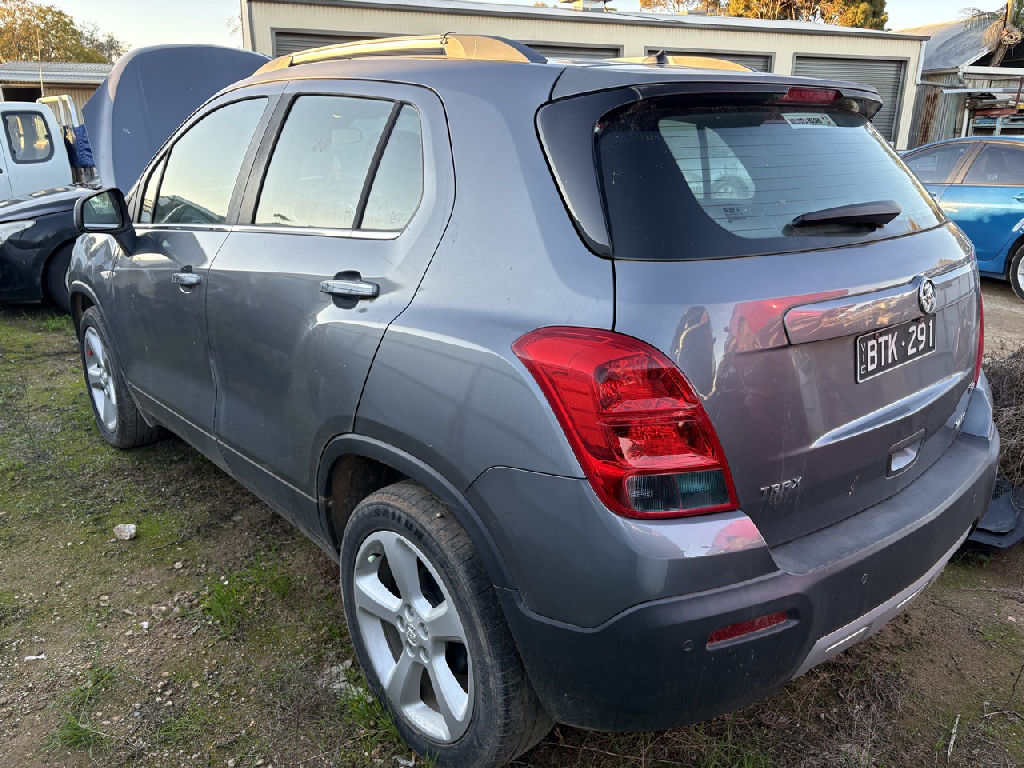 TJ 2014 Holden Trax photo 2