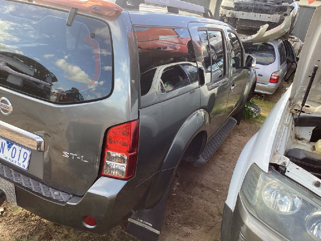 R51 2005 Nissan Pathfinder photo 3