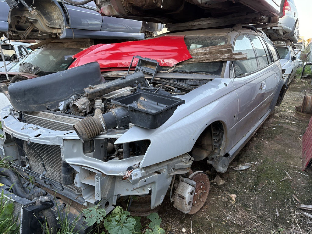 VZ ADVENTURA 2005 Holden Commodore photo 2