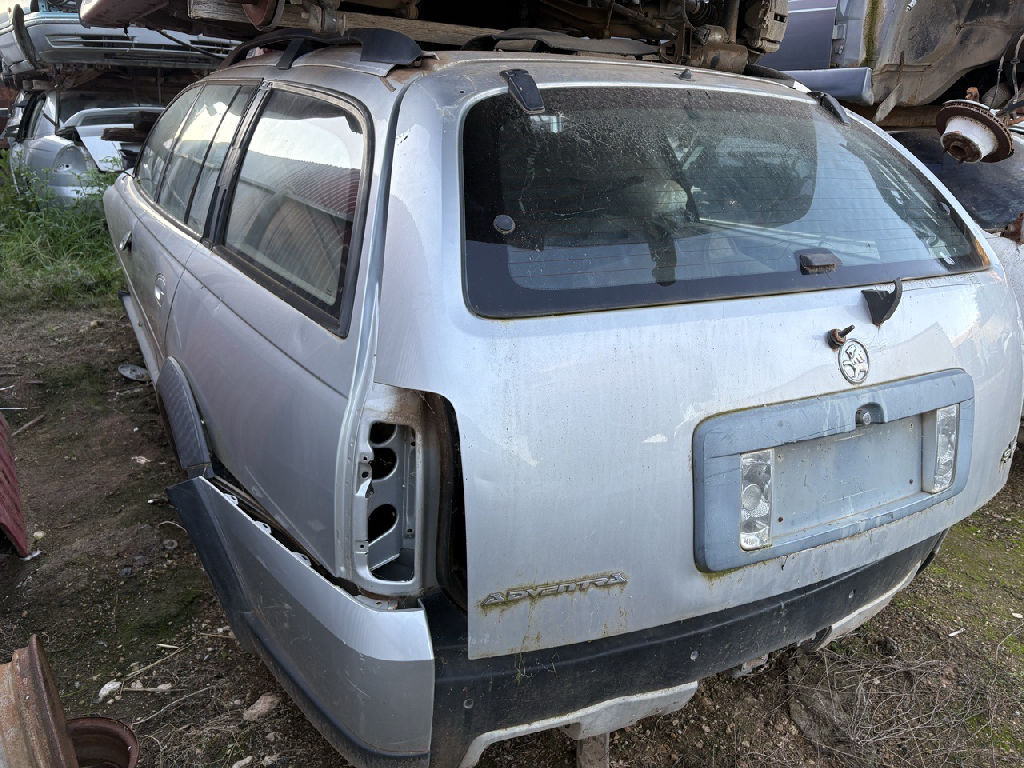 VZ ADVENTURA 2005 Holden Commodore photo 3