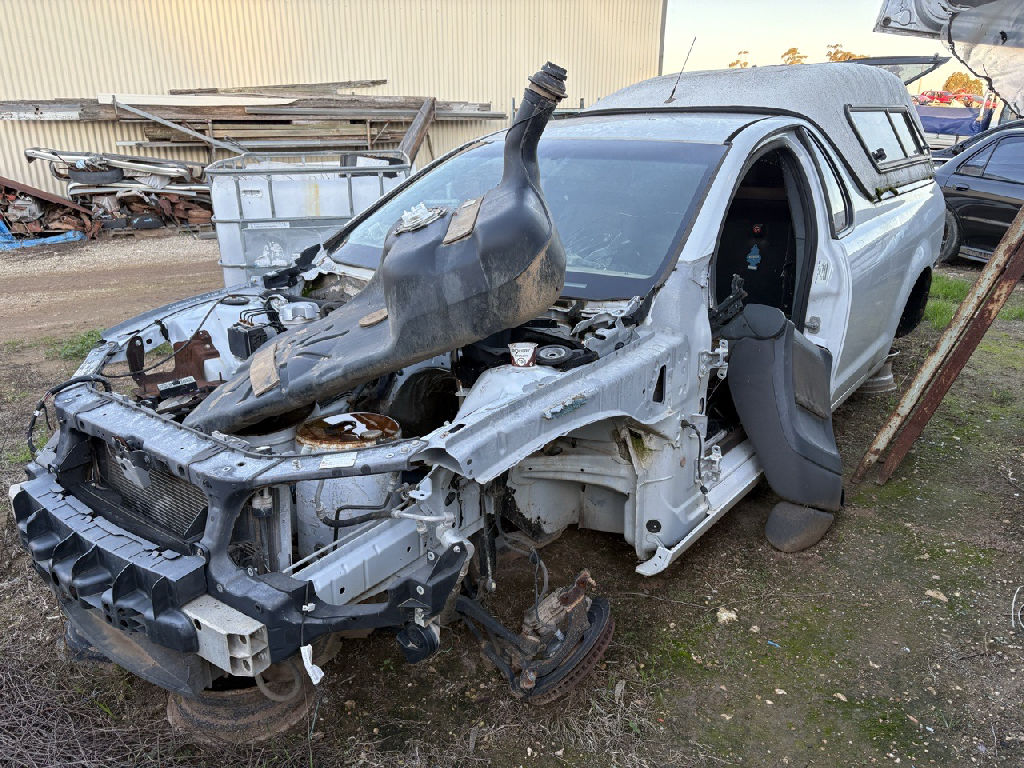 VE UTE 2008 Holden Commodore photo 3