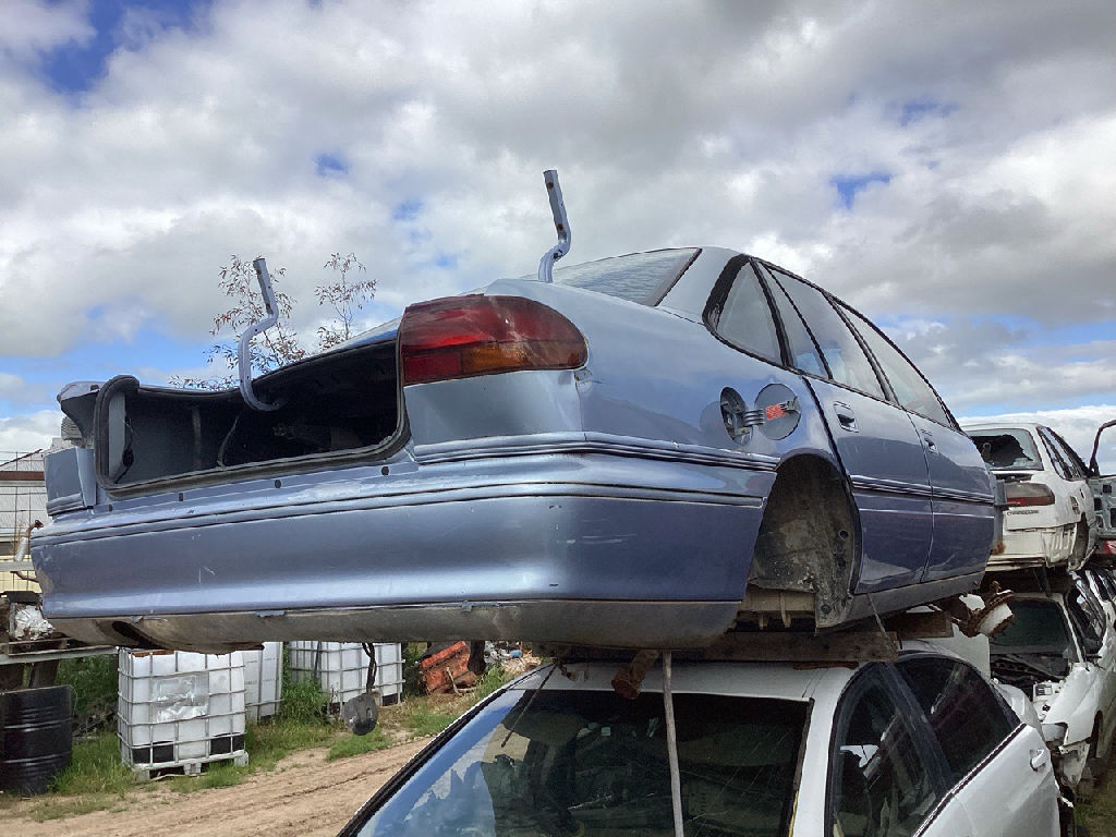 VR 1994 Toyota Lexcen photo 3