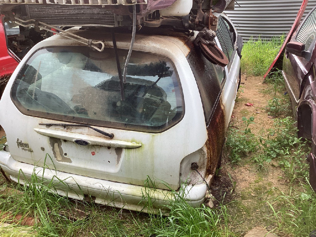 AU 1998 Ford Falcon photo 3