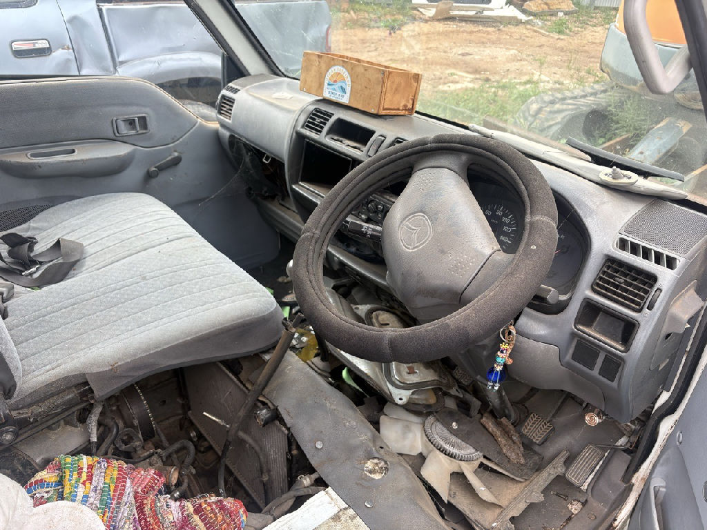 1999 Ford Econovan photo 4