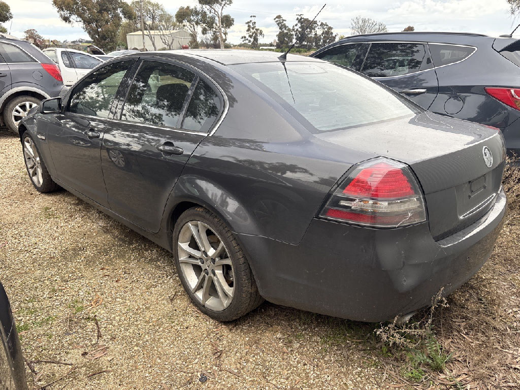VE CALAIS SERIES 1 2008 Holden Commodore photo 3