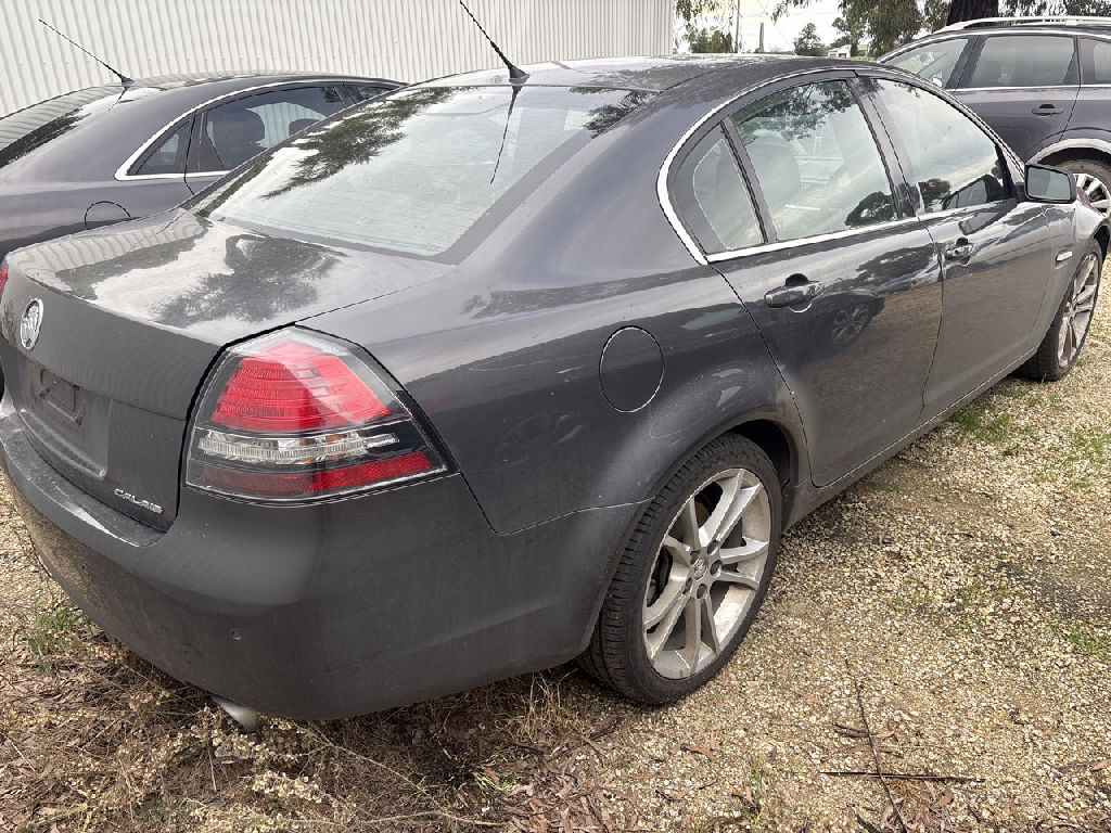 VE CALAIS SERIES 1 2008 Holden Commodore photo 4