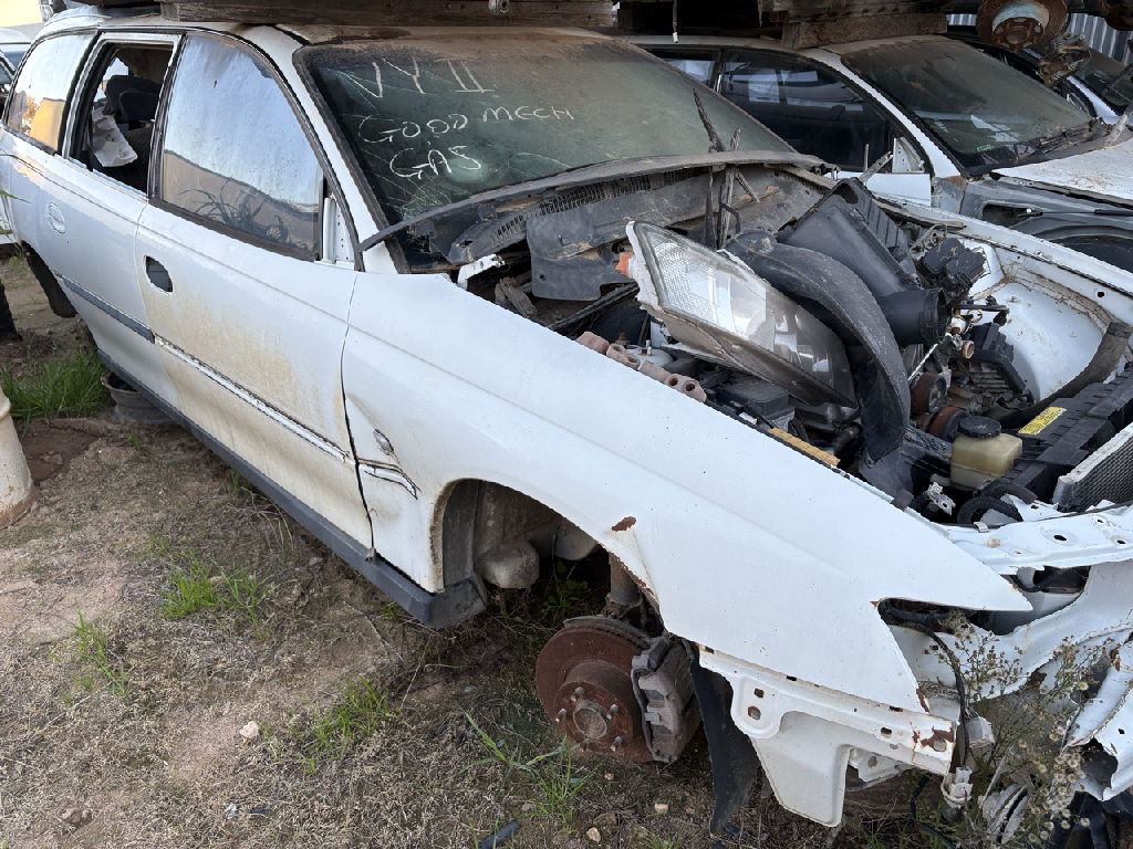 VY 2004 Holden Commodore photo 3