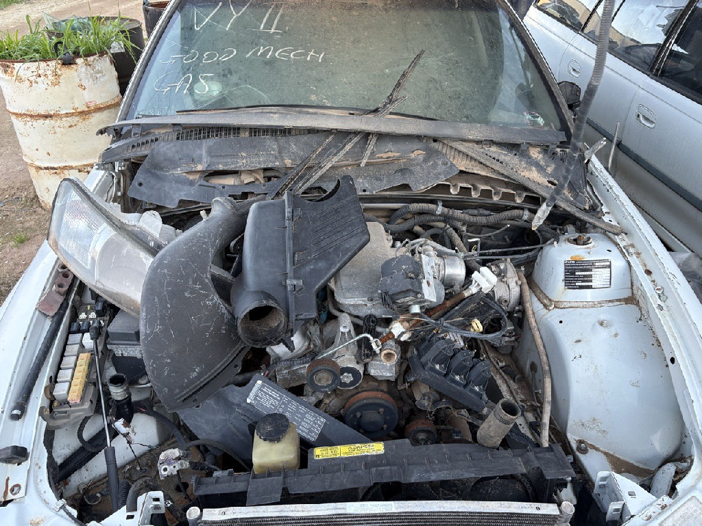 VY 2004 Holden Commodore photo 4