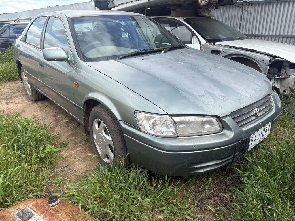 CONQUEST 2000 Toyota Camry photo 3