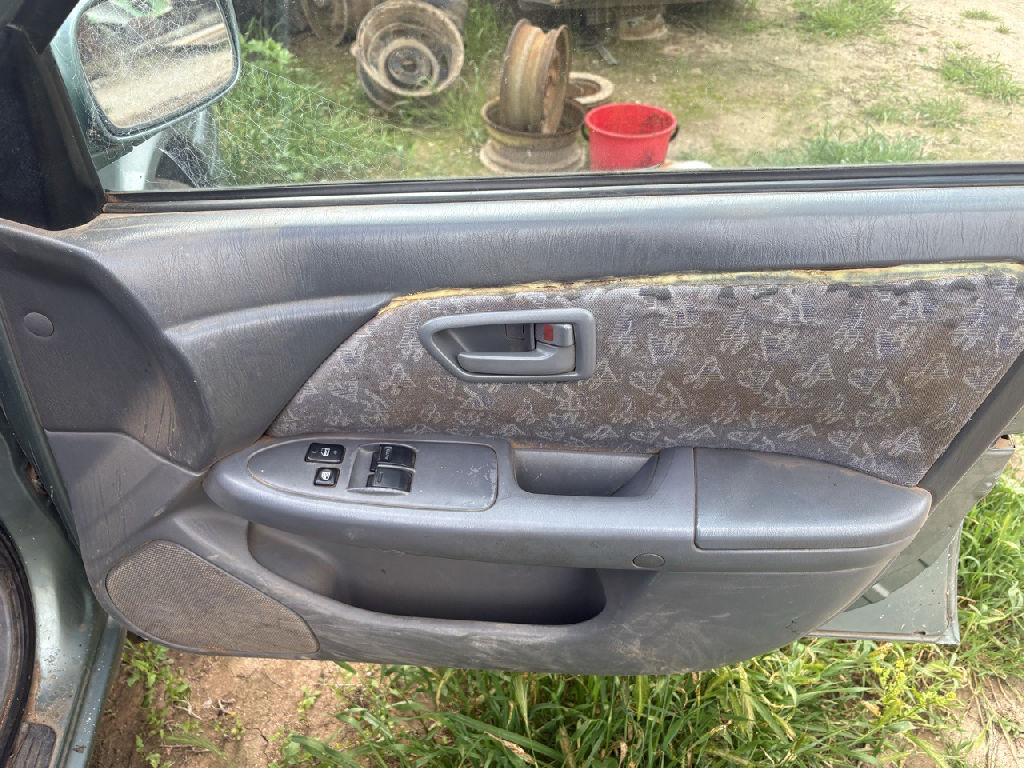 CONQUEST 2000 Toyota Camry photo 5