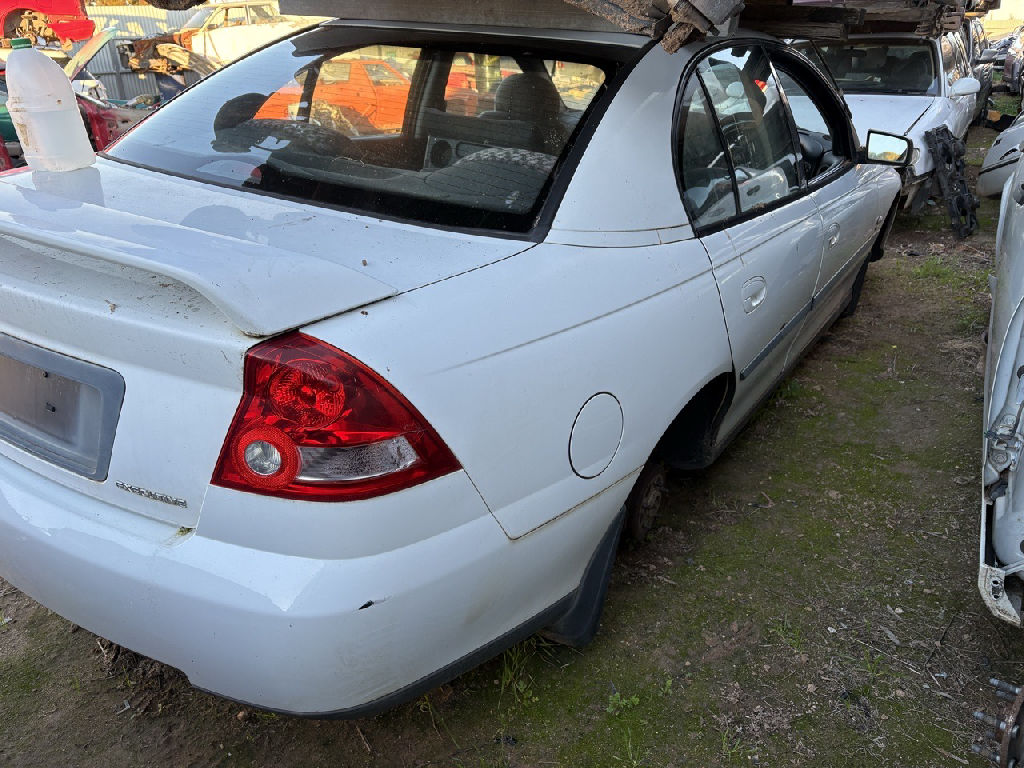 VY 2004 Holden Commodore photo 4