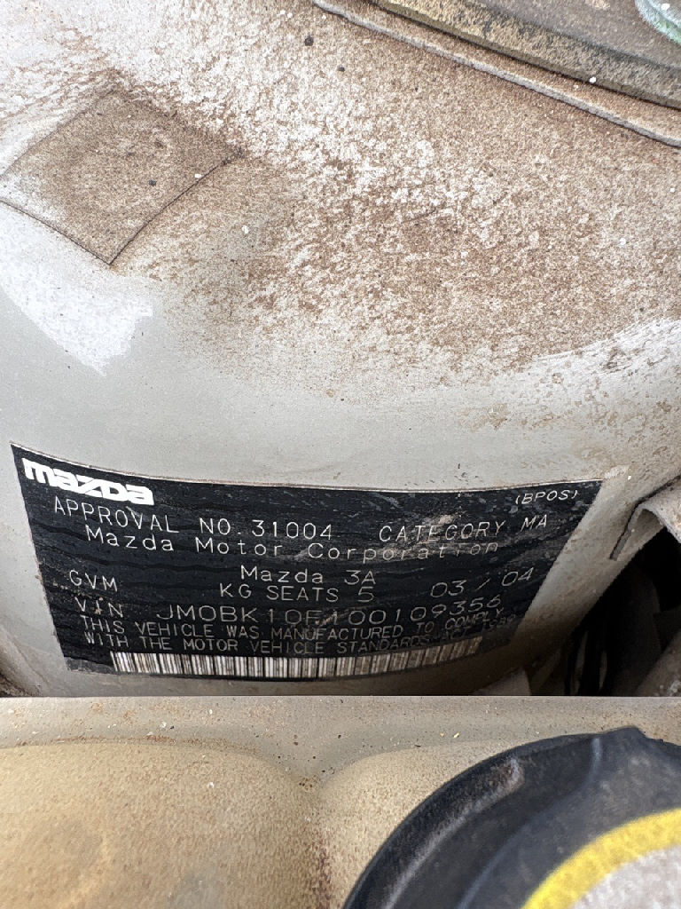 BK 2004 Mazda 3 photo 3
