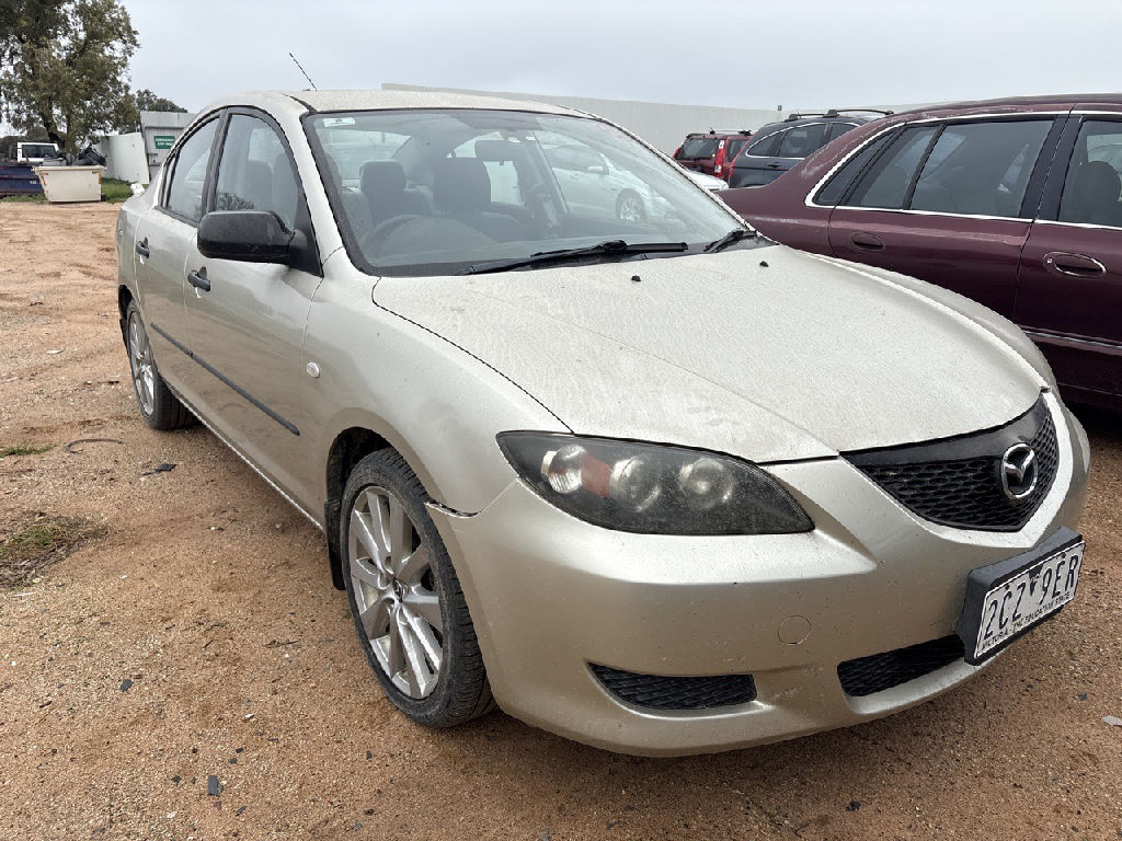 BK 2004 Mazda 3 photo 4