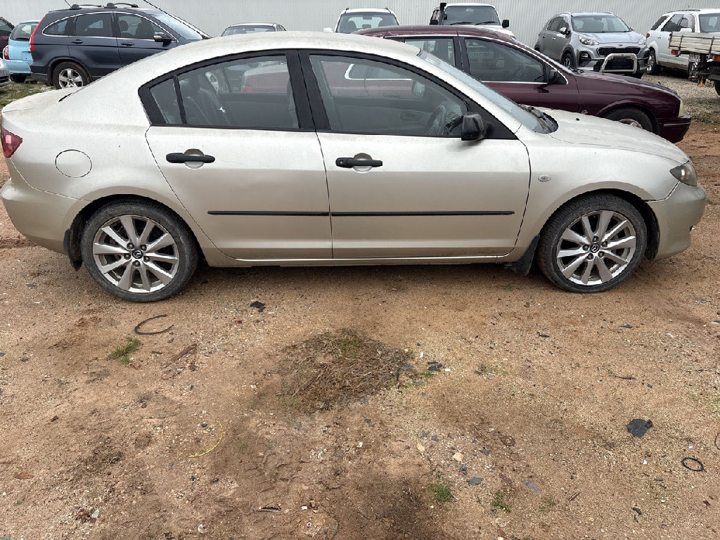 BK 2004 Mazda 3 photo 5