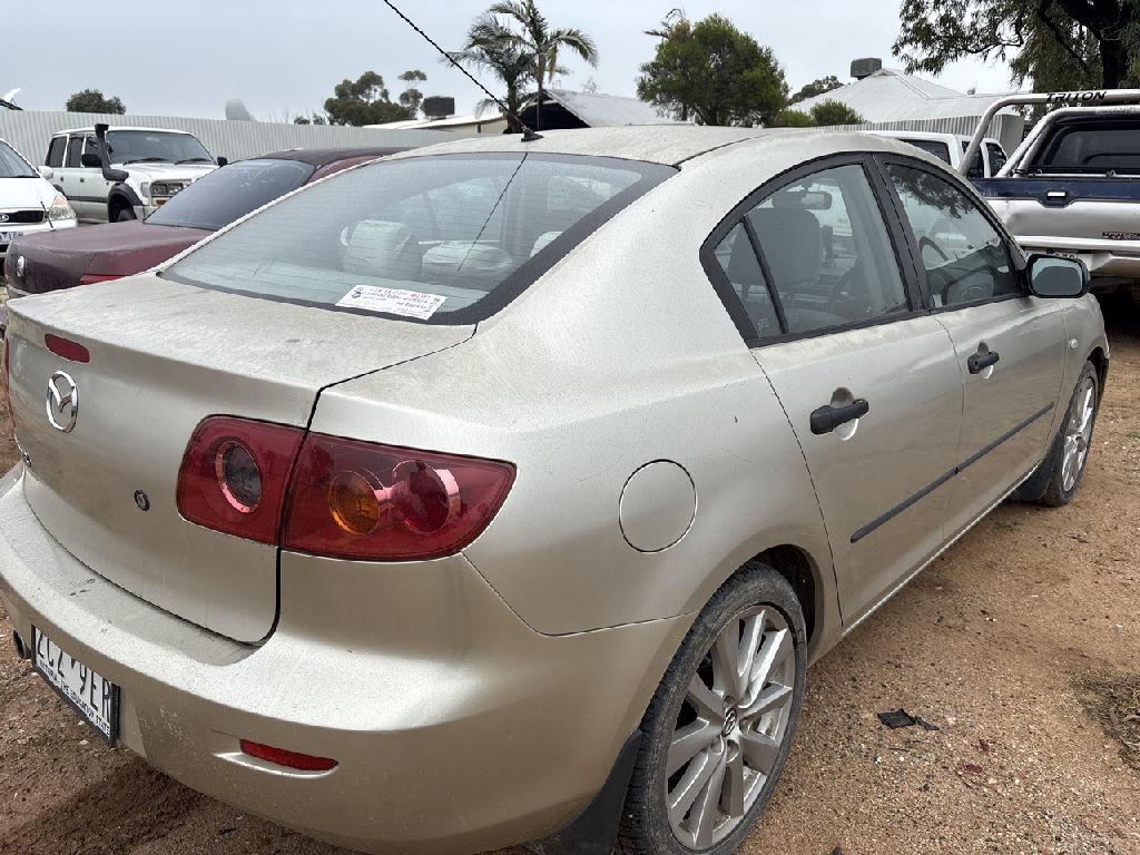 BK 2004 Mazda 3 photo 6