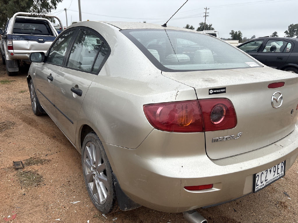 BK 2004 Mazda 3 photo 7