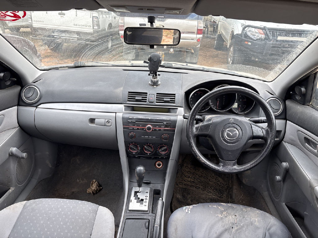 BK 2004 Mazda 3 photo 9