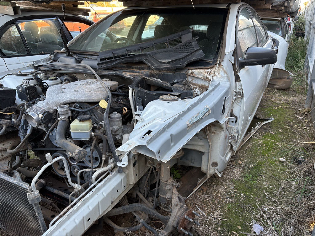 VE 2008 Holden Commodore photo 2