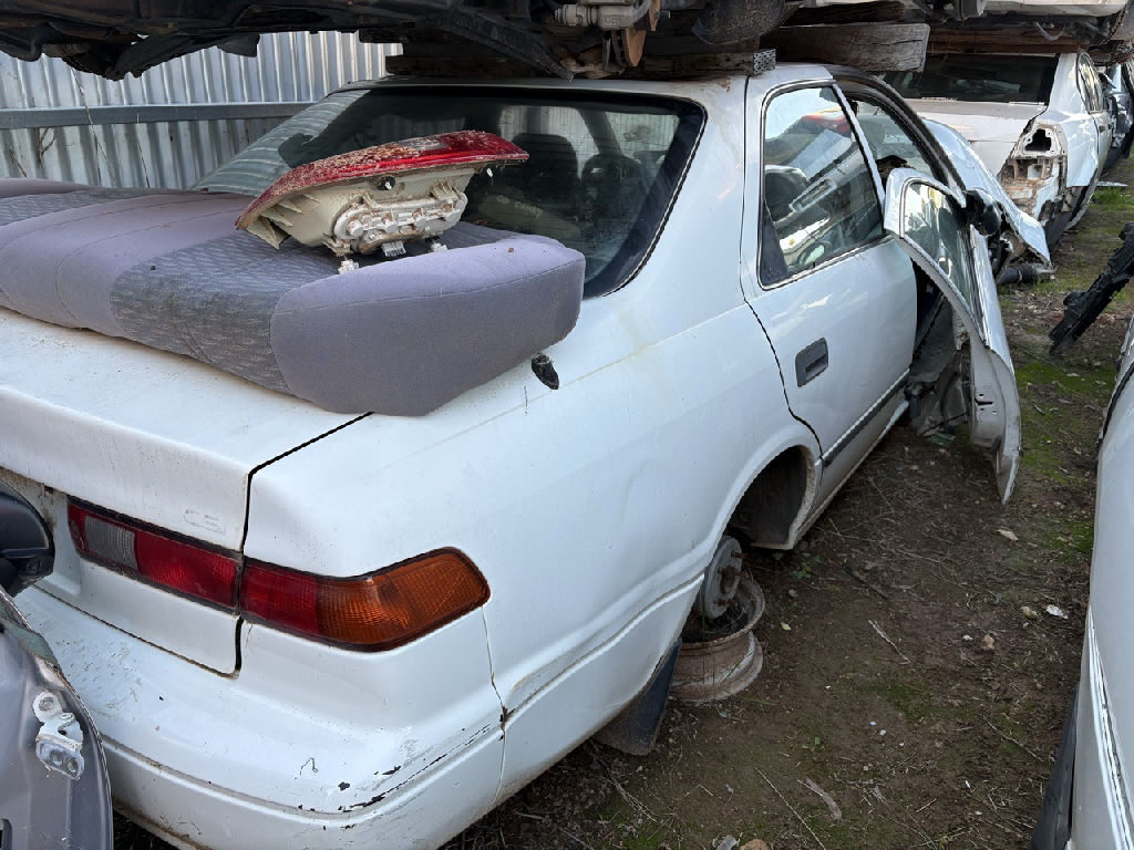 SXV20 2000 Toyota Camry photo 2