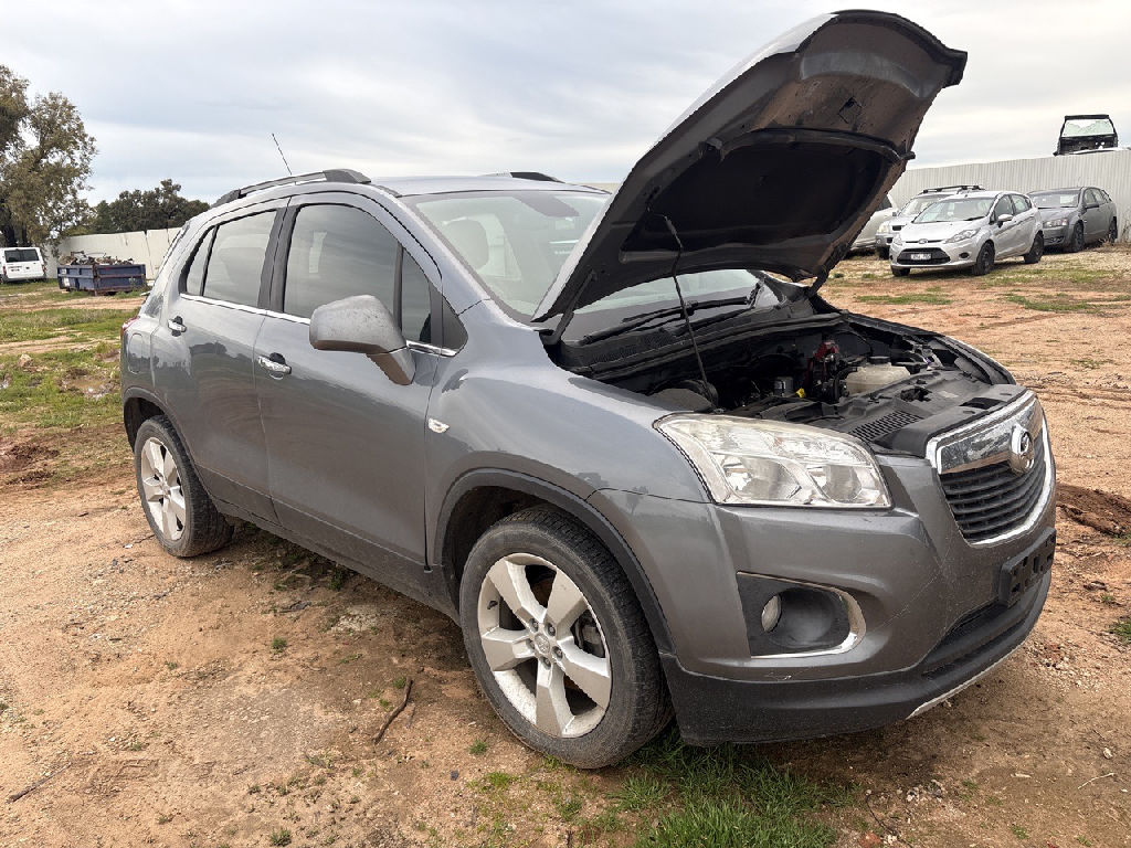 2010 Holden Trax photo 2