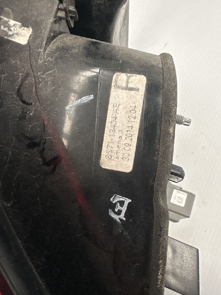 Rh Tail Light photo 3