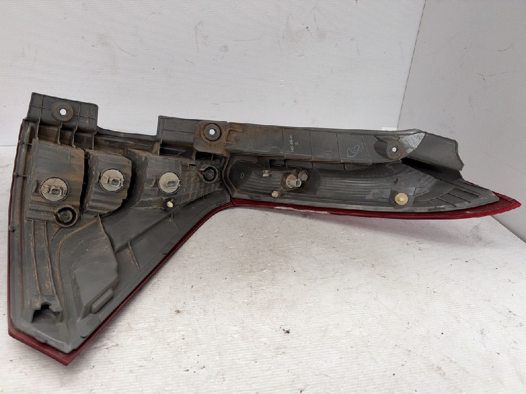 LH TAIL LIGHT photo 3