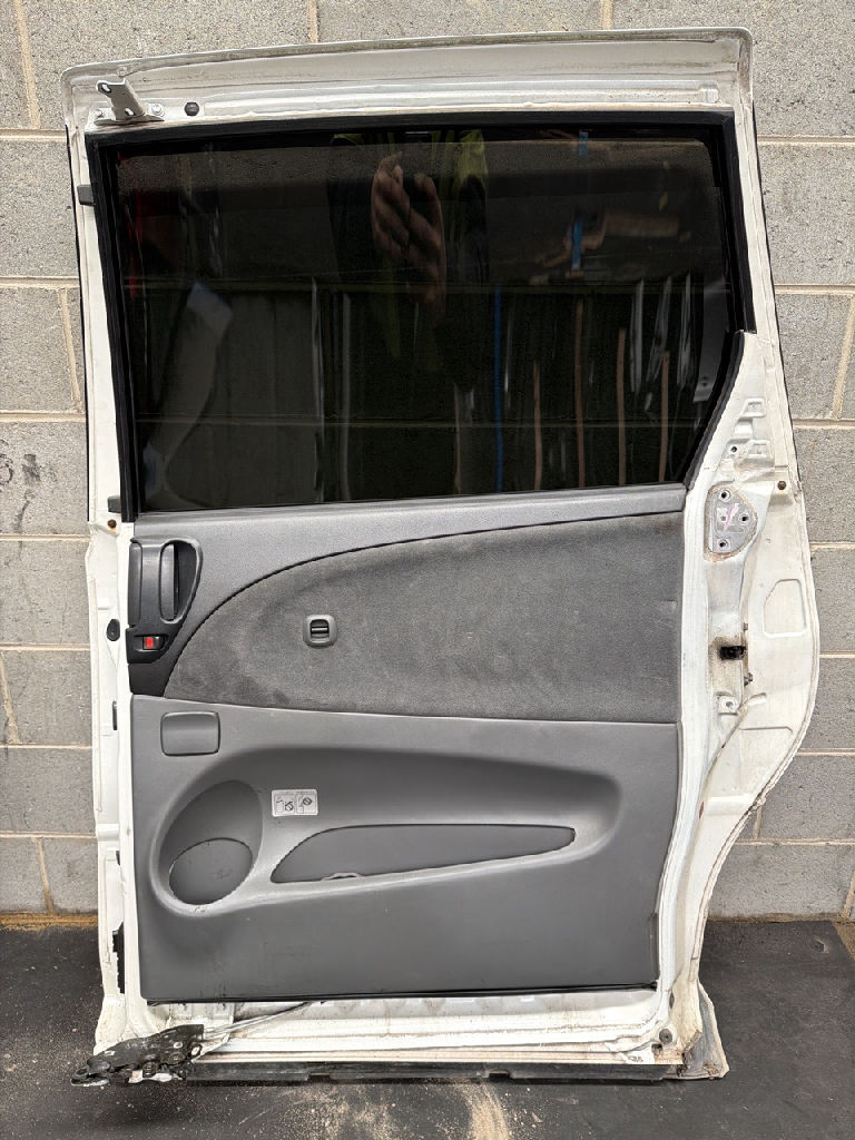Rh Rear Door photo 2