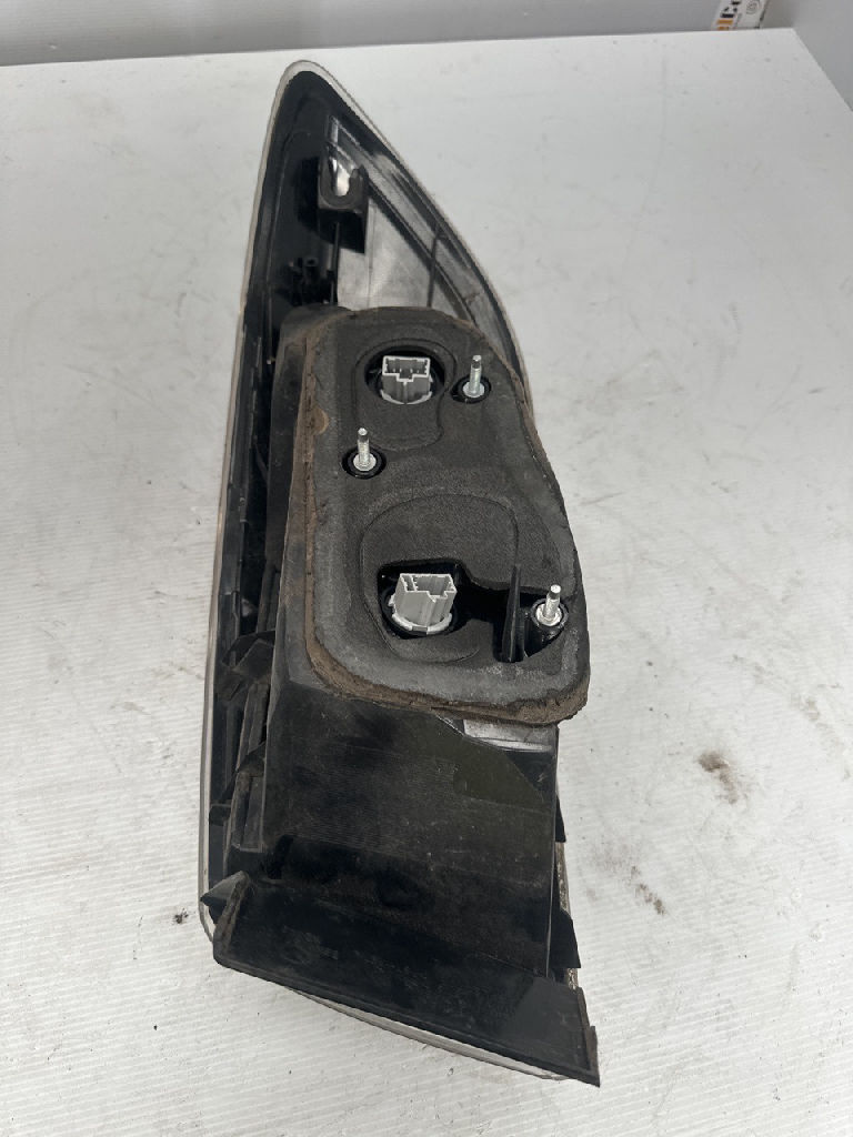 Lh Tail Light photo 3