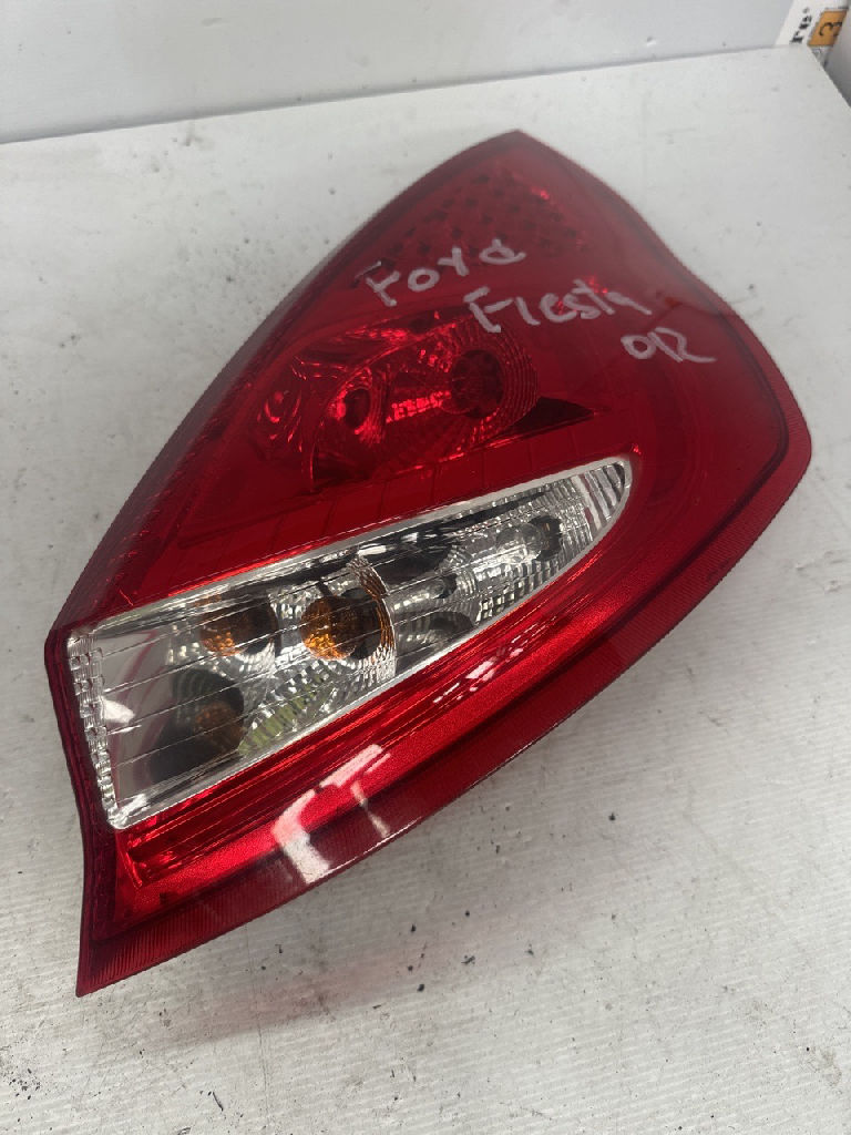 Lh Tail Light photo 2