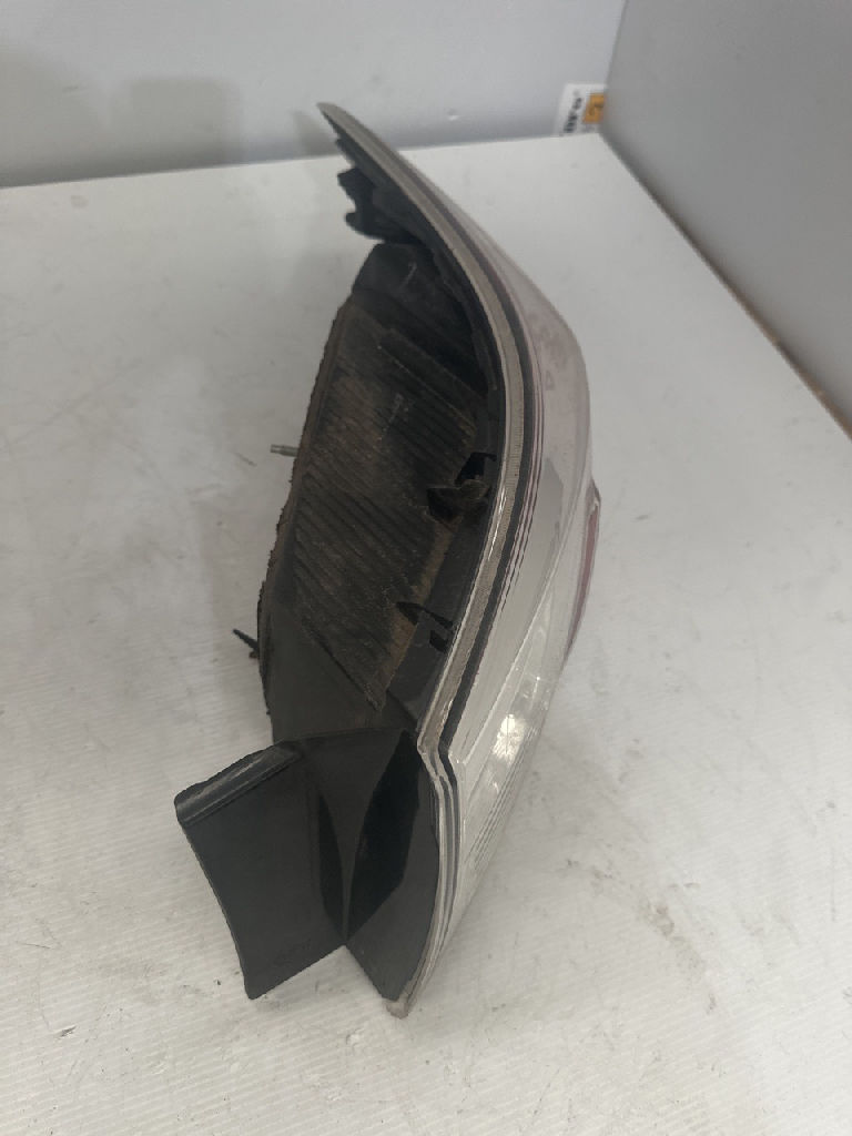 RH tail light photo 2