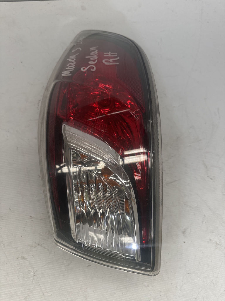 RH tail light photo 3