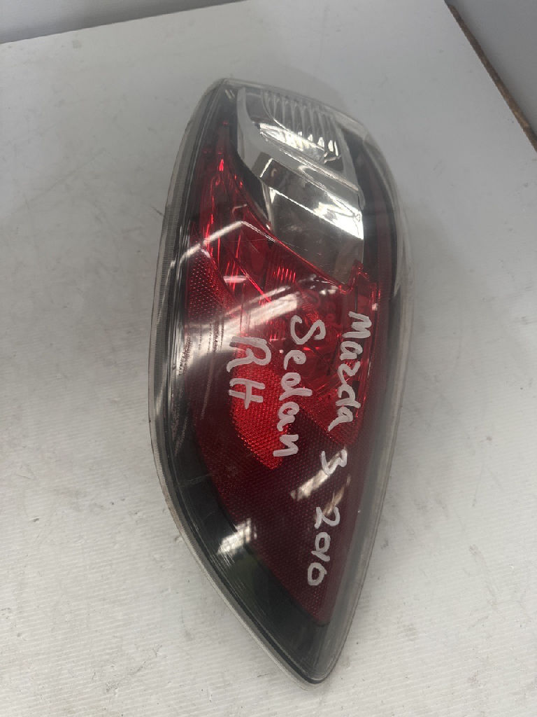 RH tail light photo 4