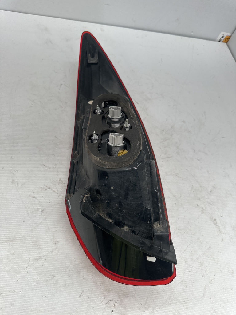 Lh Tail Light photo 3