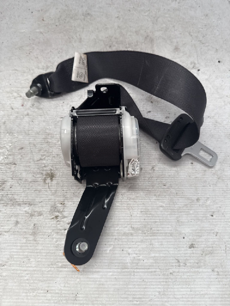Lh Front Seat Belt photo 2
