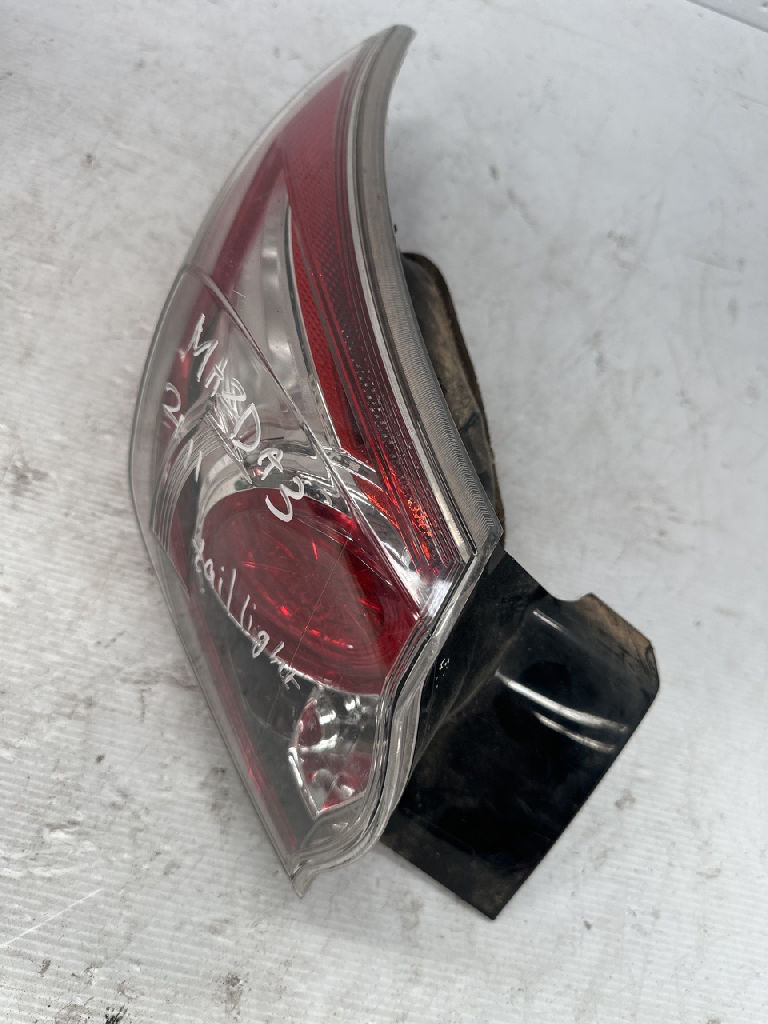 RH tail light photo 2