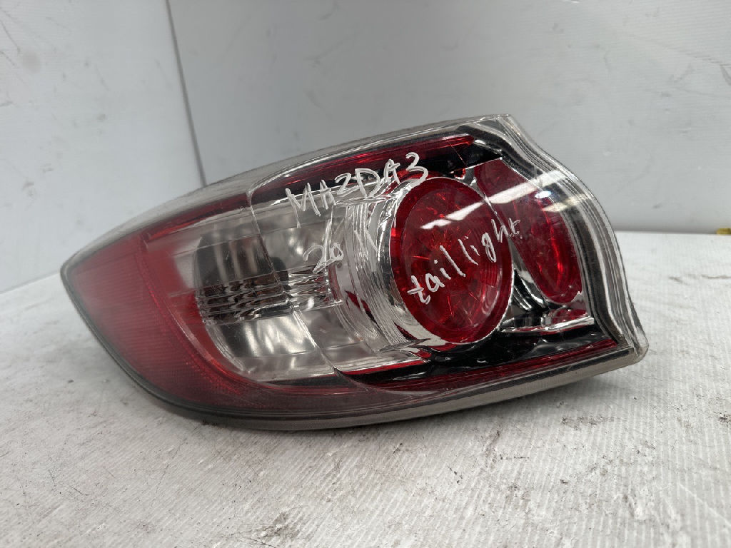 RH tail light photo 3