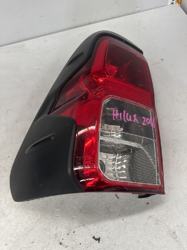 Lh Tail Light photo 3