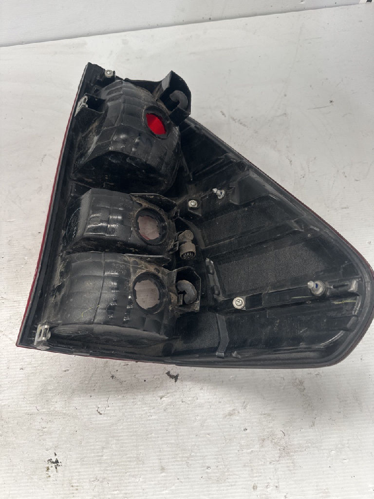 Lh Tail Light photo 4